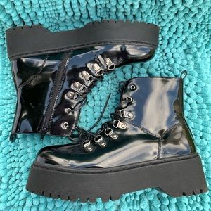Greyson Black Platform boots High gloss with laces and zipper Size 9